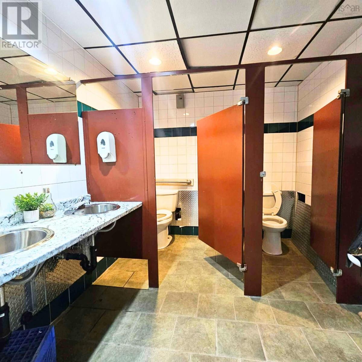 Property 19 of 37 of 3447 Wilson Avenue