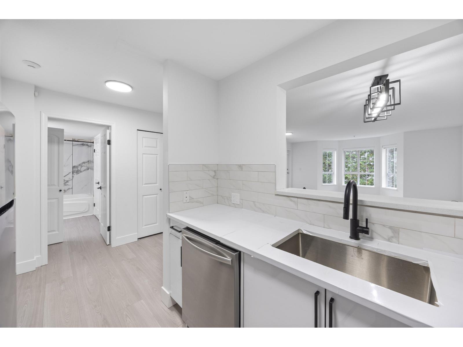 218 15268 105 AVENUE, Surrey