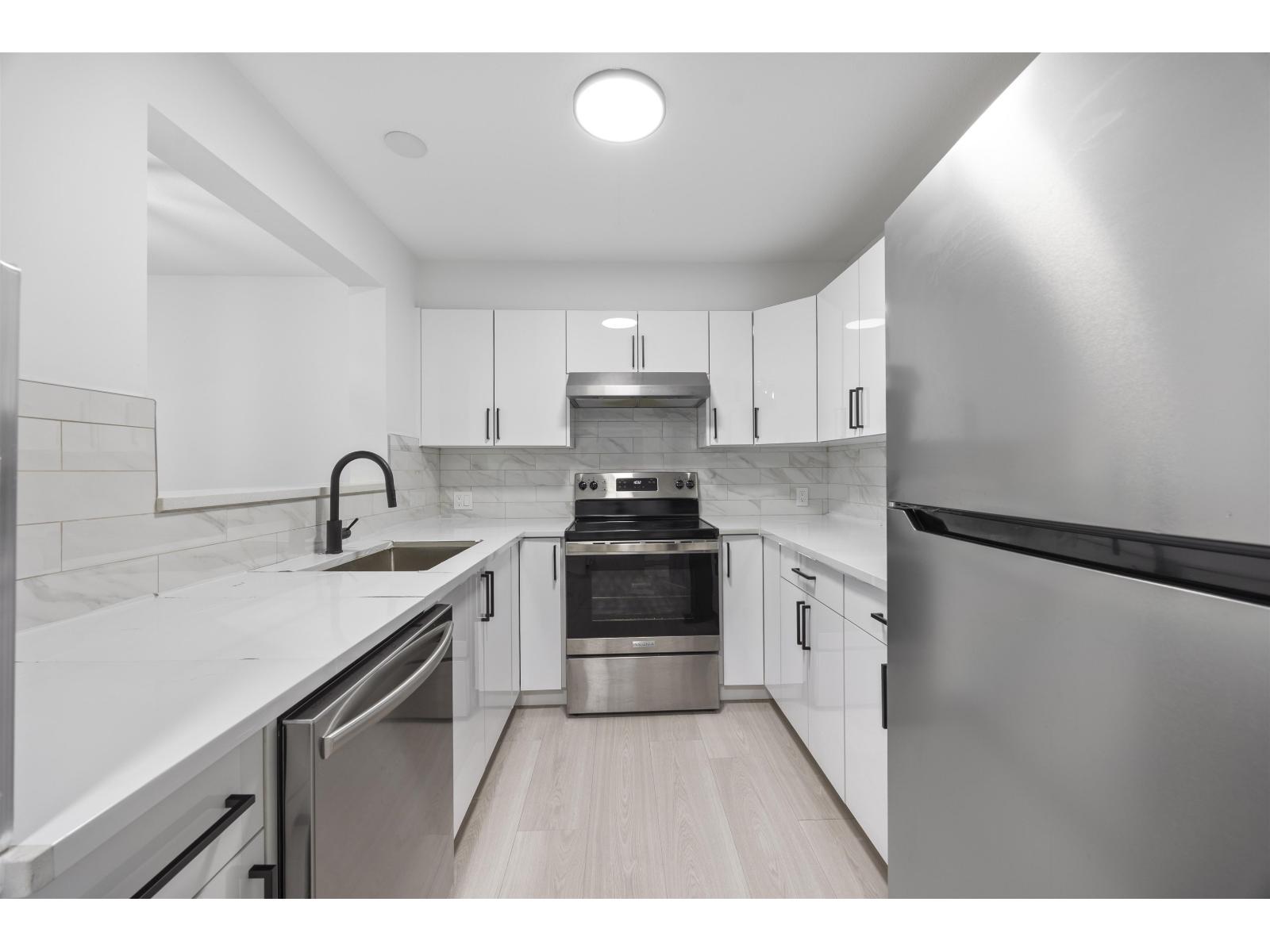 218 15268 105 AVENUE, Surrey