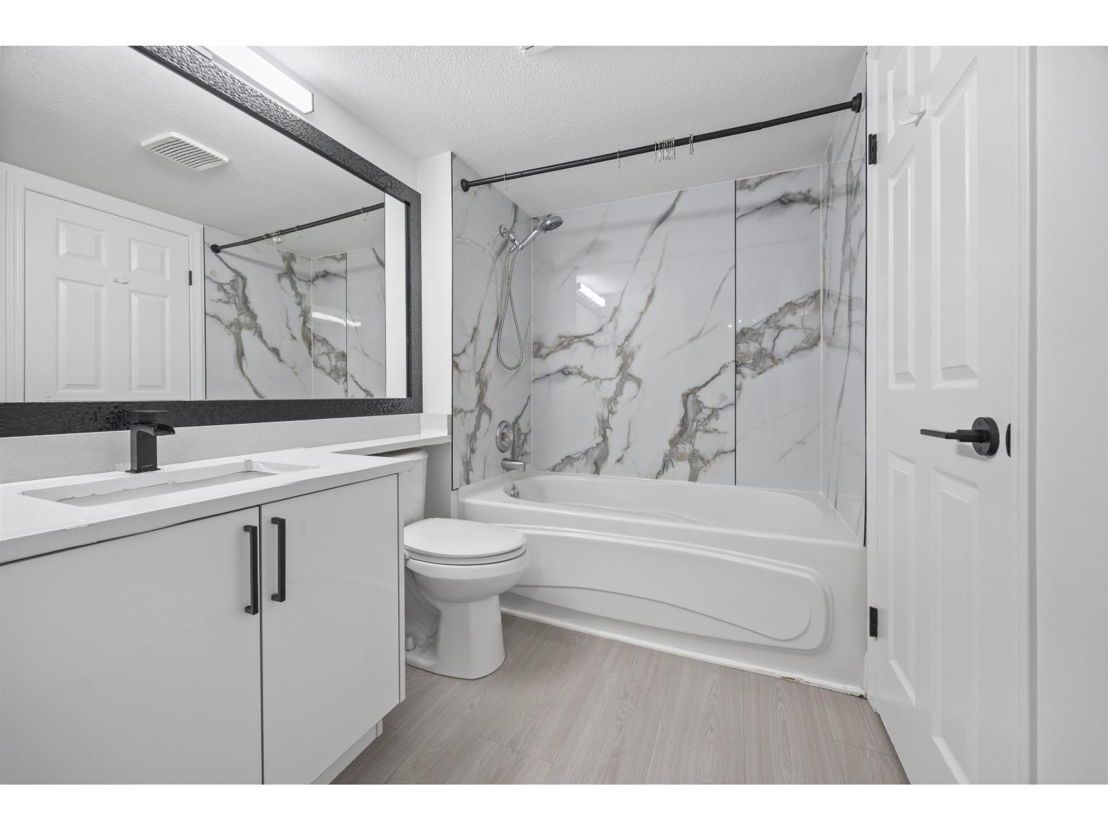 218 15268 105 AVENUE, Surrey