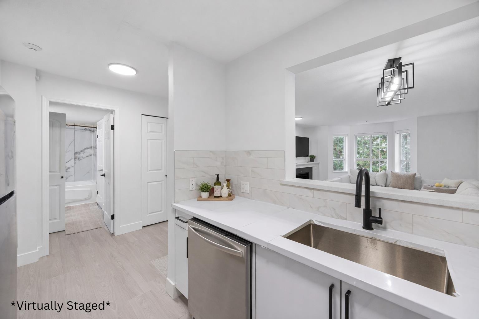 218 15268 105 AVENUE, Surrey