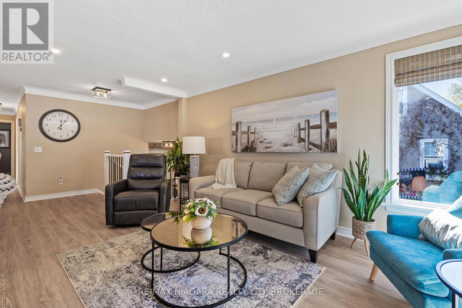 39 ROSEMOUNT AVENUE - 13