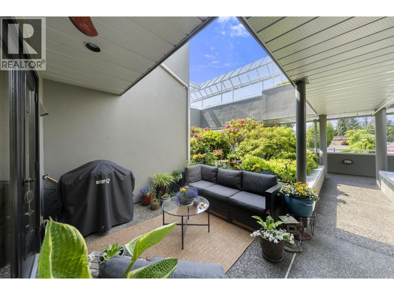 204 3151 WOODBINE DRIVE, North Vancouver