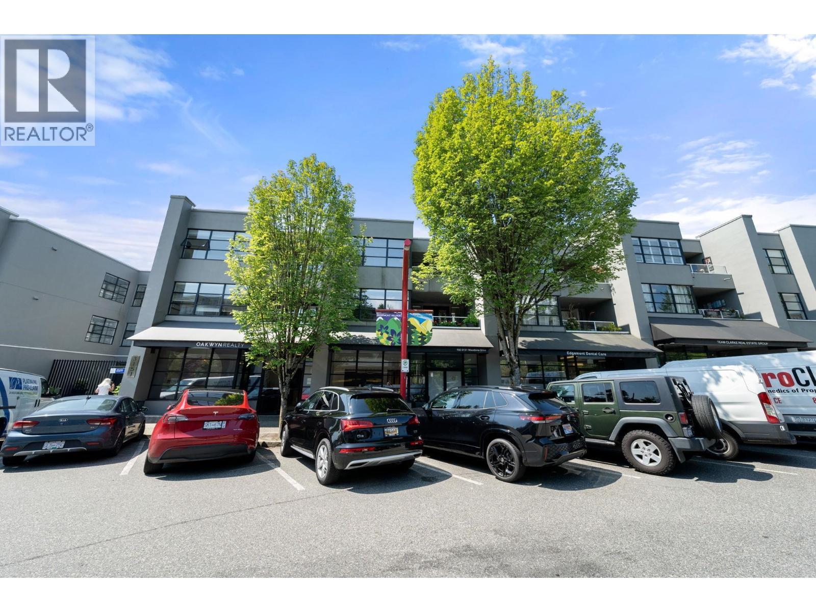 204 3151 WOODBINE DRIVE, North Vancouver