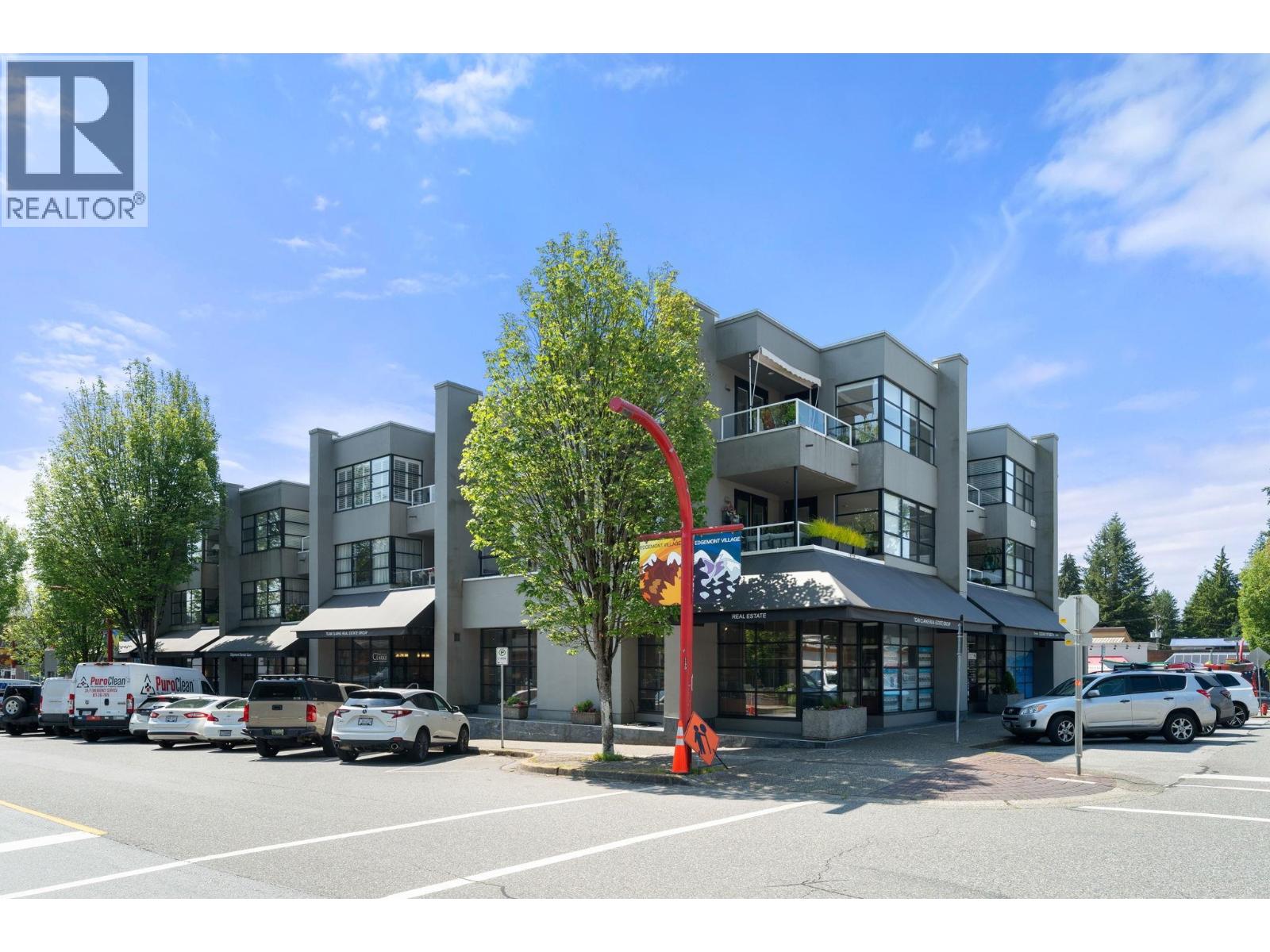 204 3151 WOODBINE DRIVE, North Vancouver