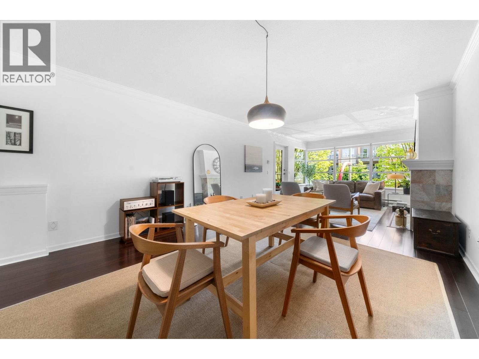 204 3151 WOODBINE DRIVE, North Vancouver