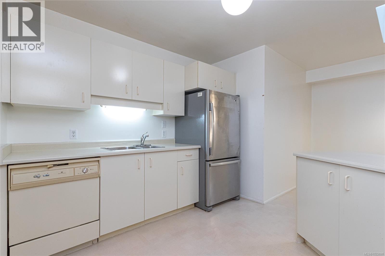 41 5110 Cordova Bay Rd, Saanich