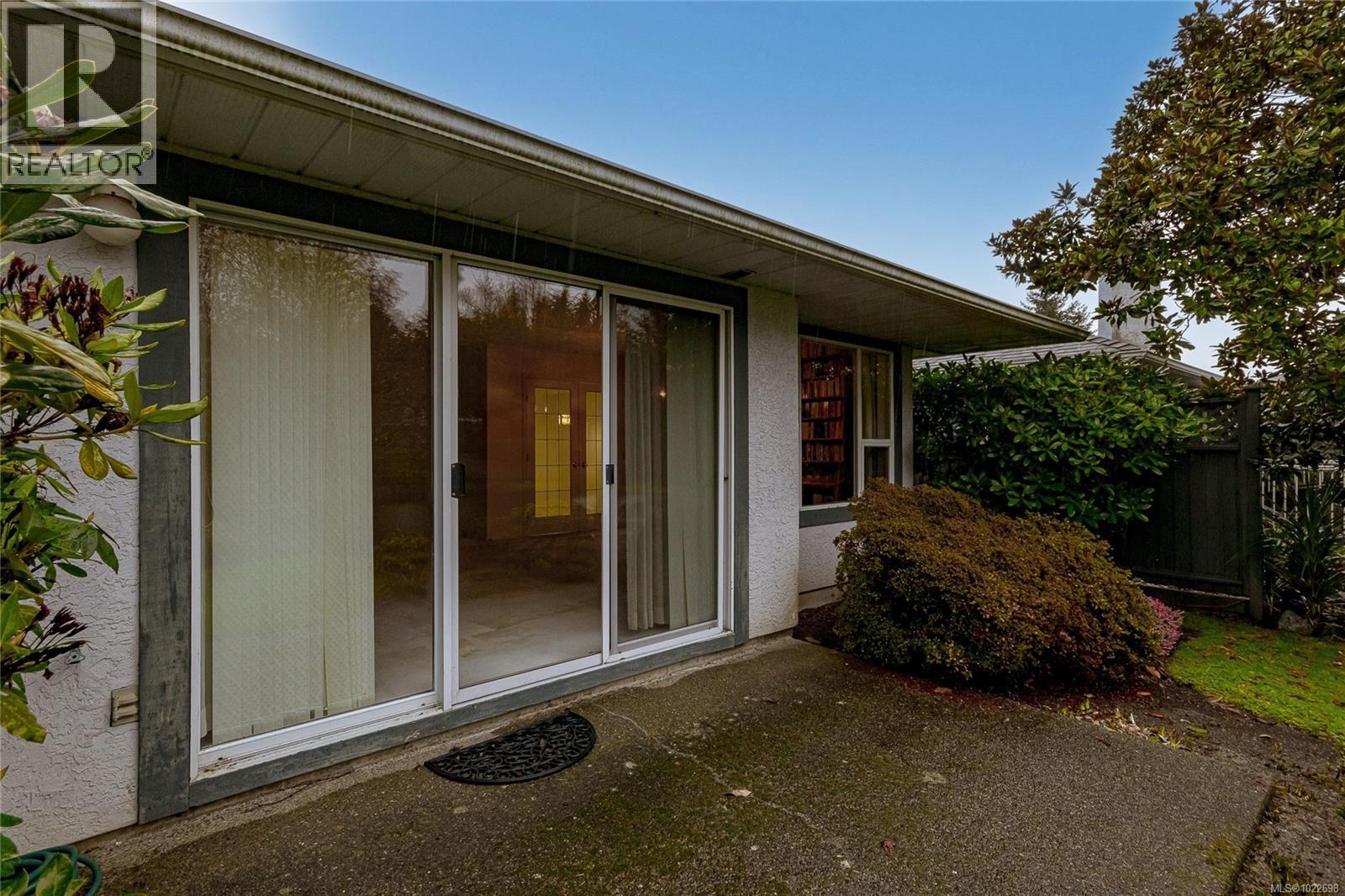 41 5110 Cordova Bay Rd, Saanich