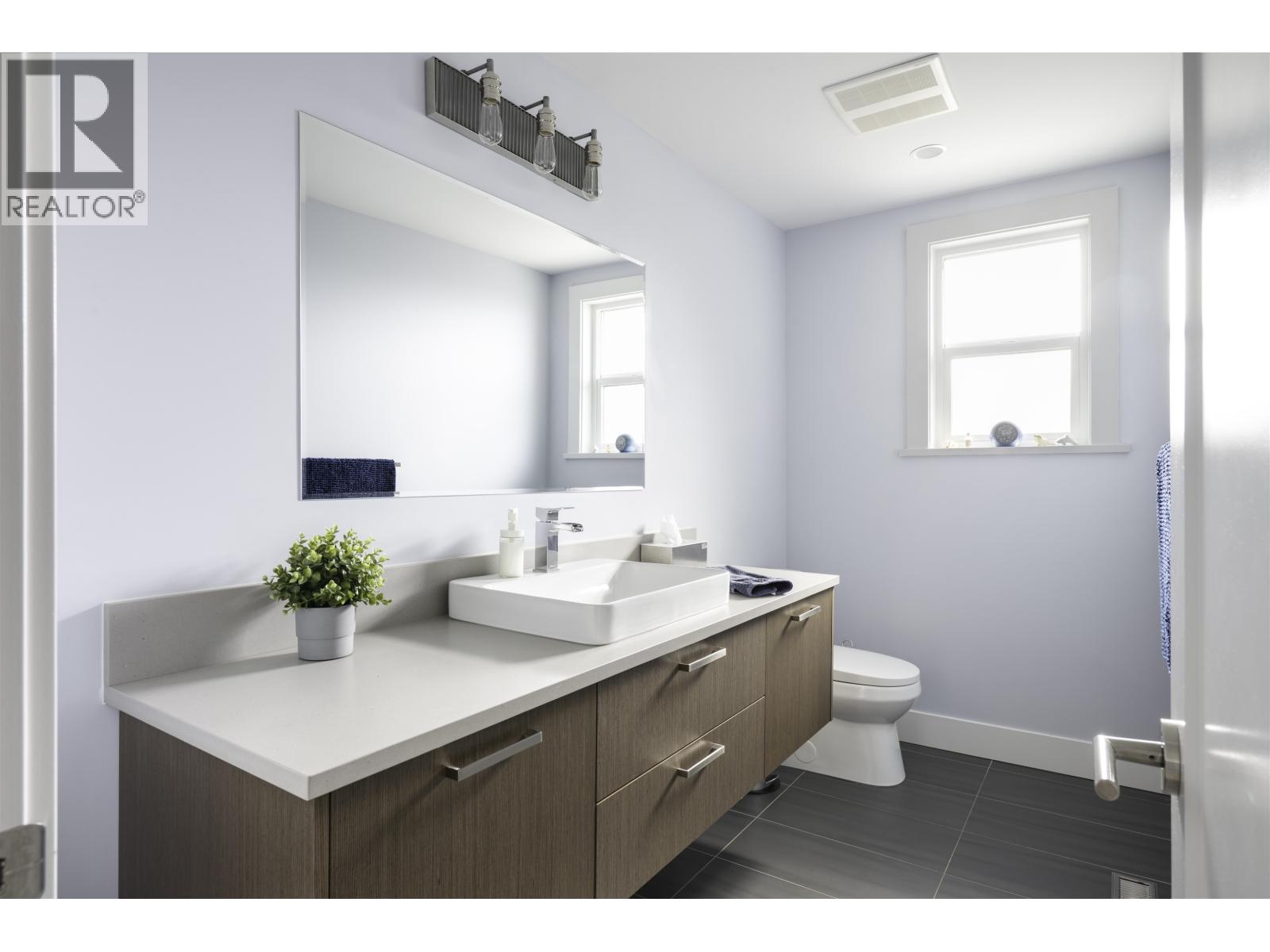 818 MASSEY STREET, New Westminster