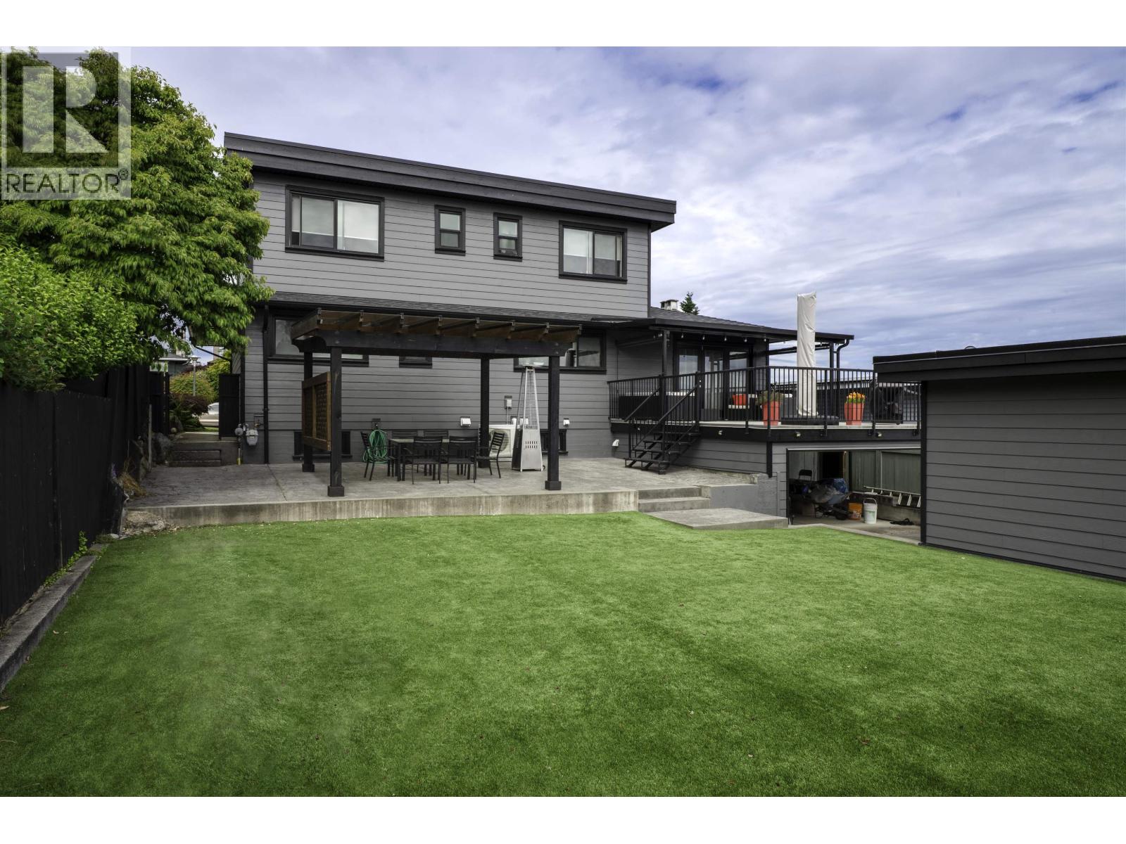 818 MASSEY STREET, New Westminster