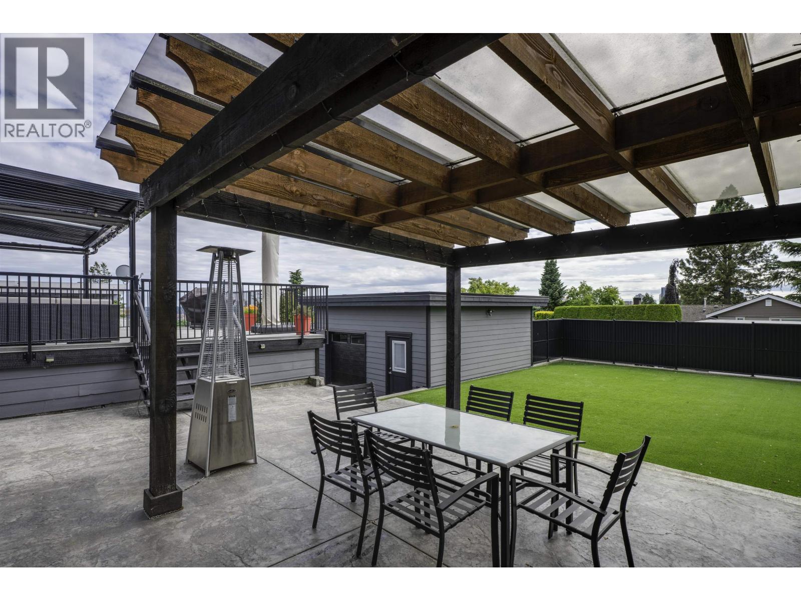 818 MASSEY STREET, New Westminster