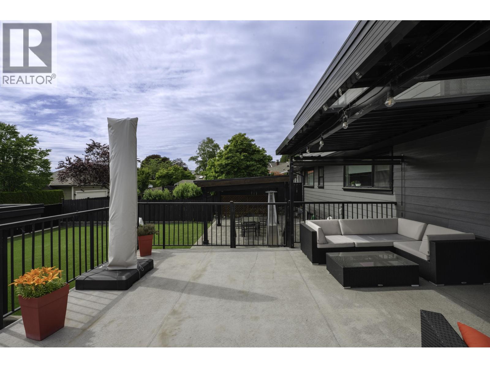 818 MASSEY STREET, New Westminster