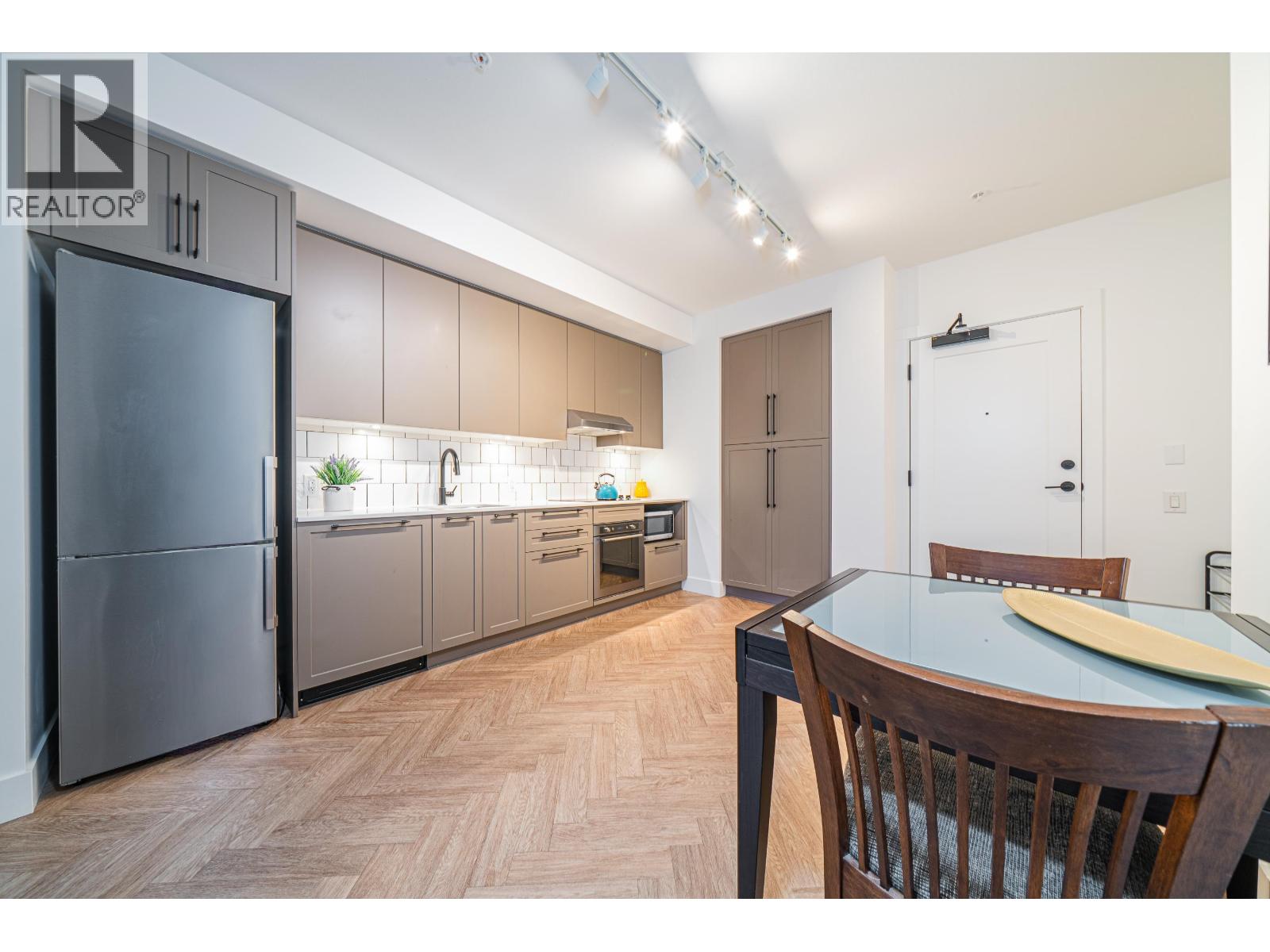 211 9228 SLOPES MEWS, Burnaby