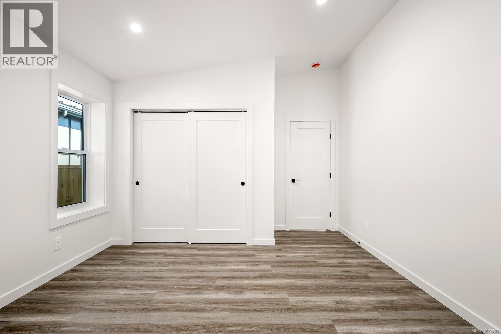 #46 3025 ROYSTON RD - 19