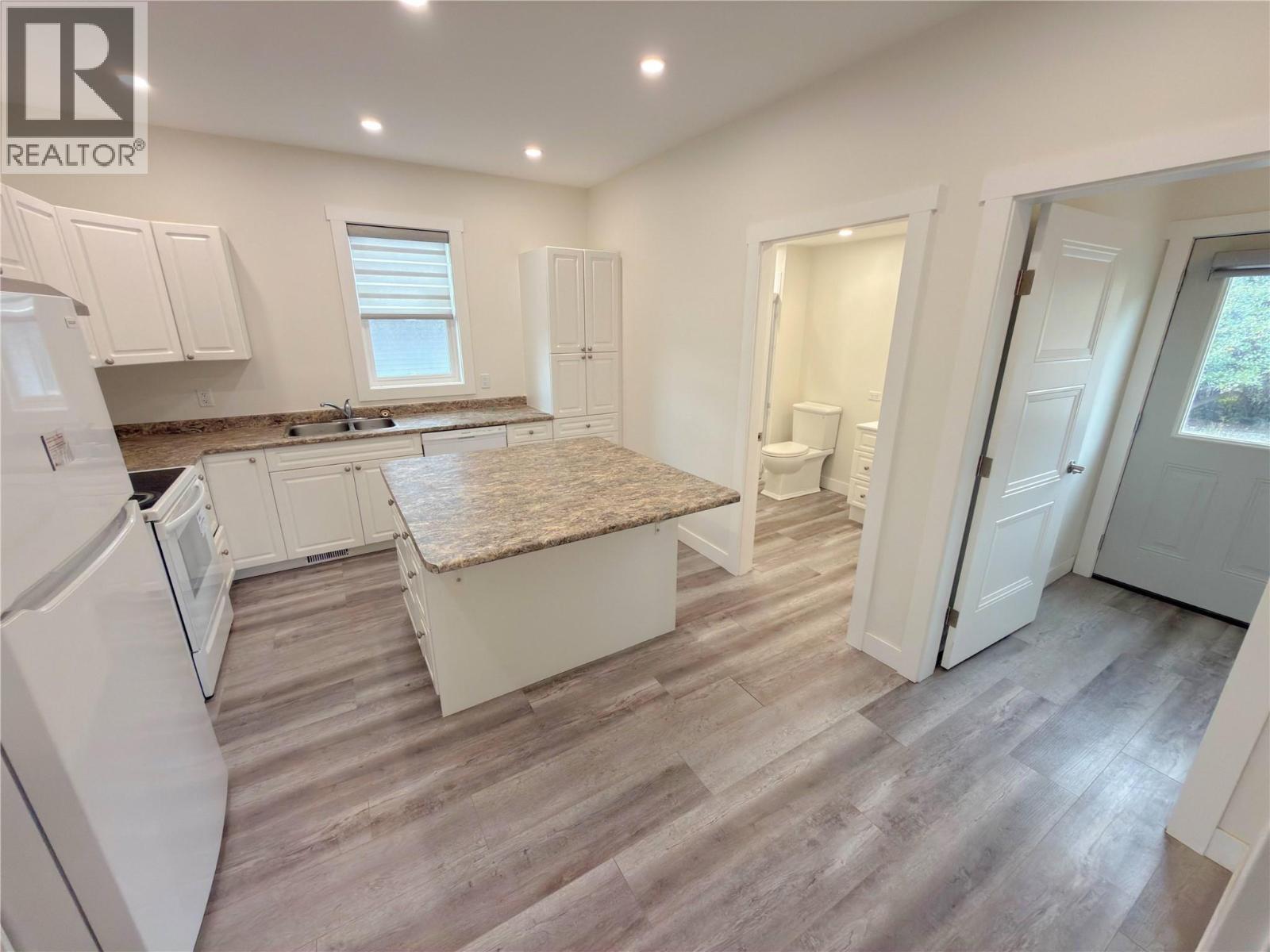  27 Fenchurch Avenue, Princeton