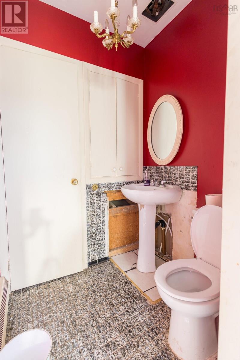 Property 23 of 48 of 324 York Street