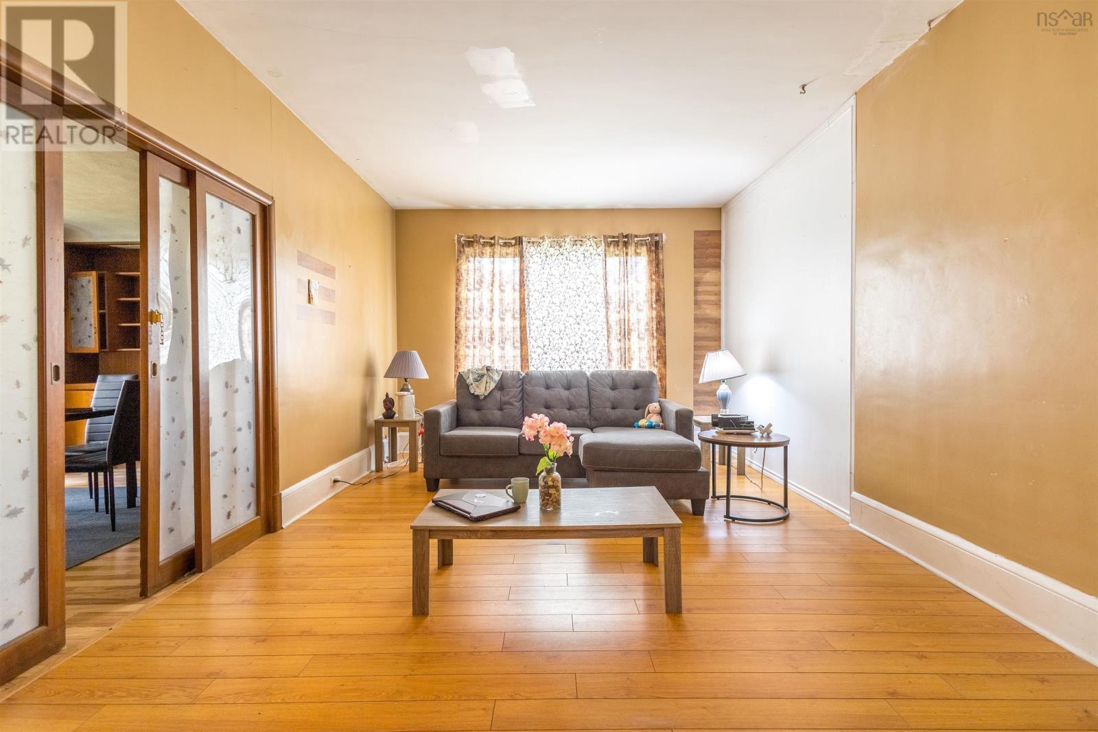 Property 5 of 48 of 324 York Street