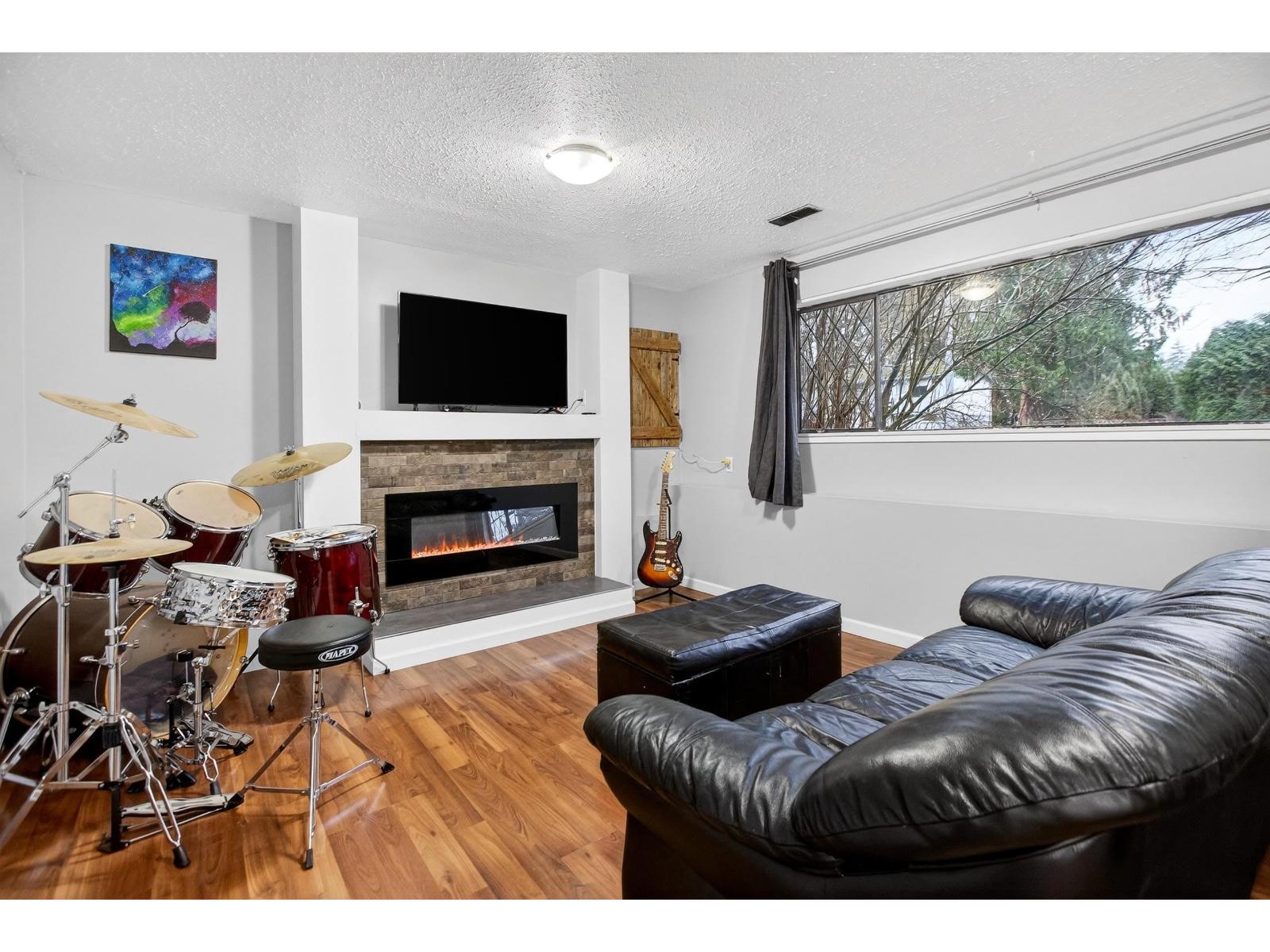 7768 WREN STREET, Mission