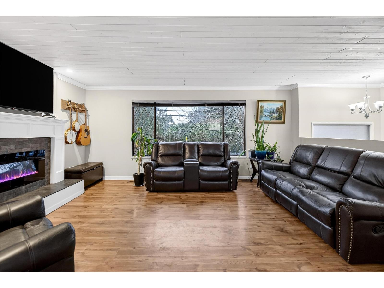 7768 WREN STREET, Mission