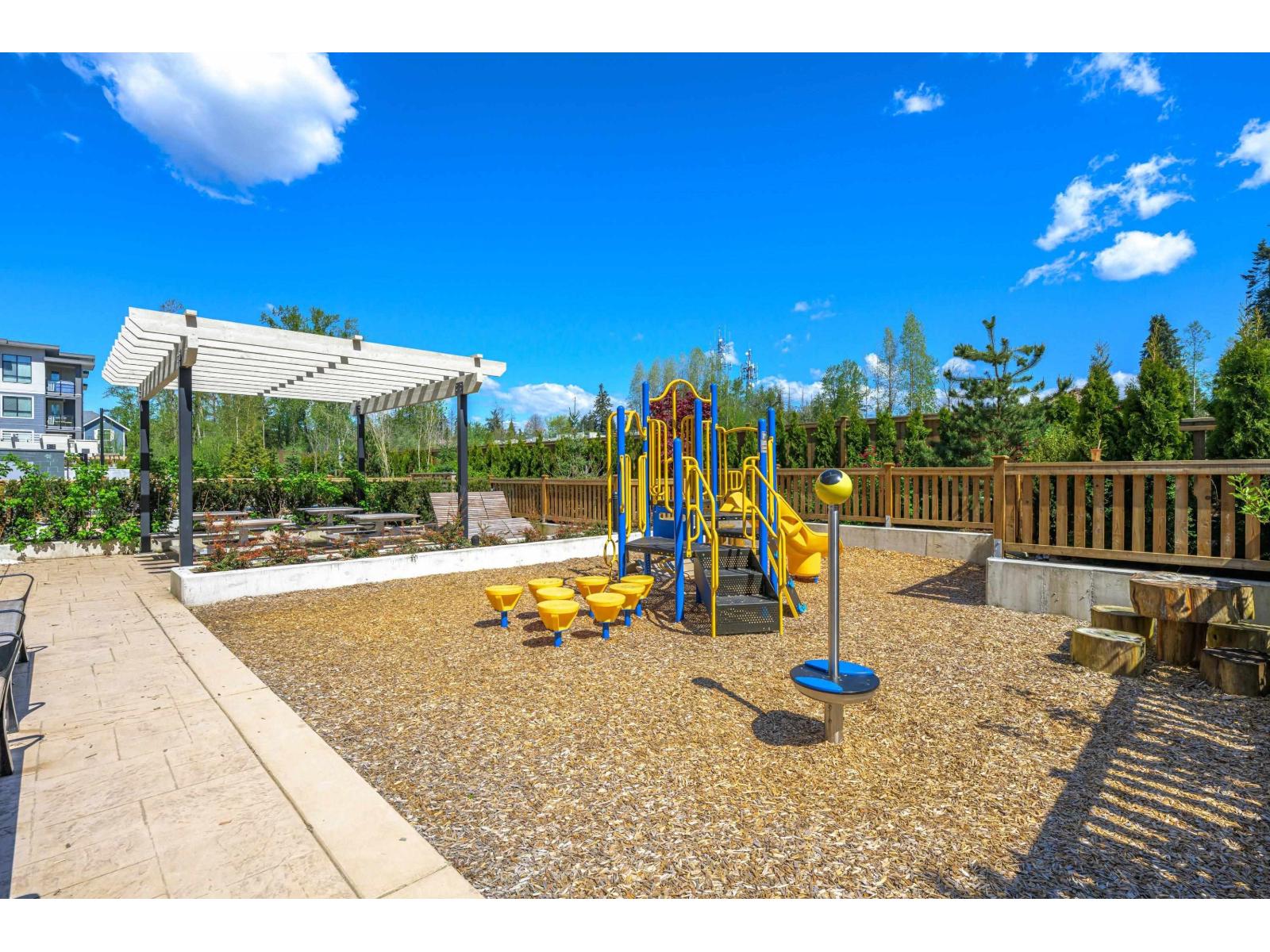 403 20362 72B AVENUE, Langley