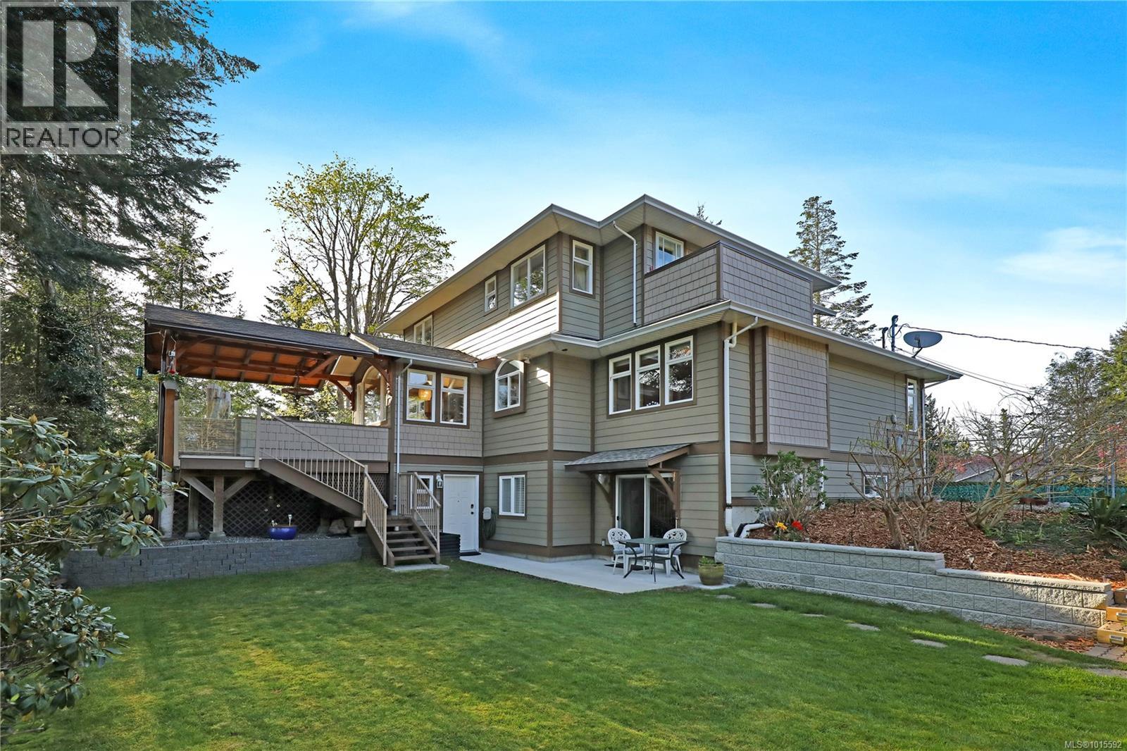 2371 Steelhead Rd, Campbell River