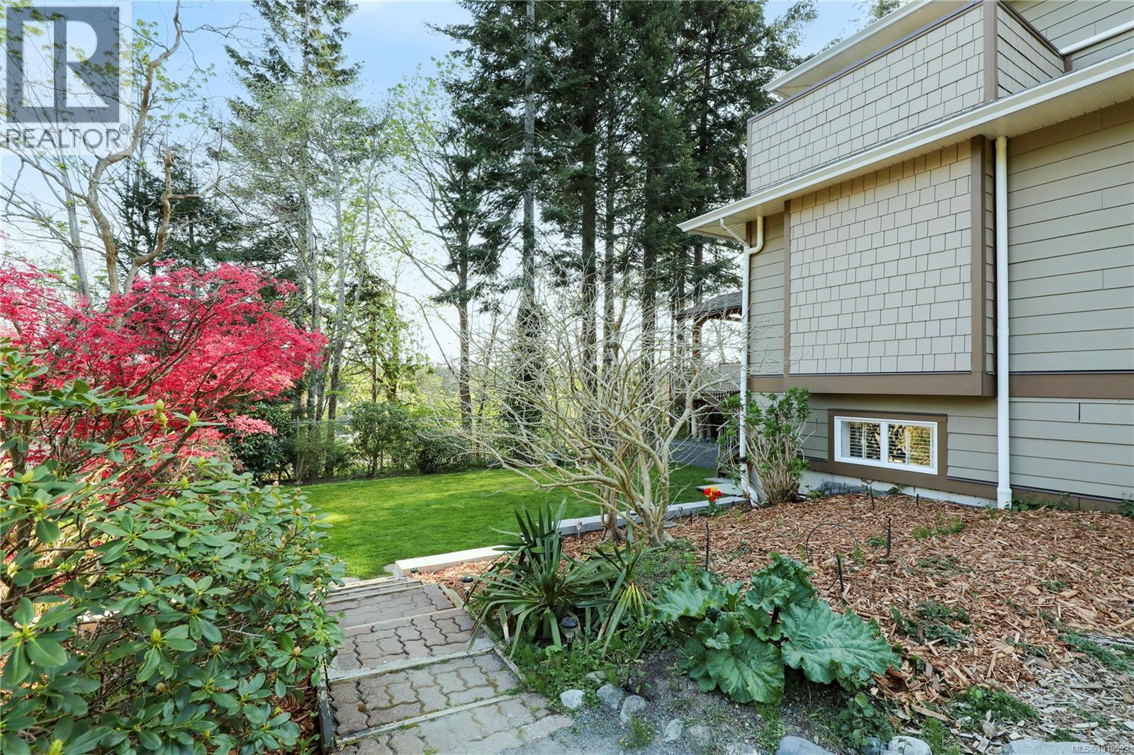 2371 Steelhead Rd, Campbell River