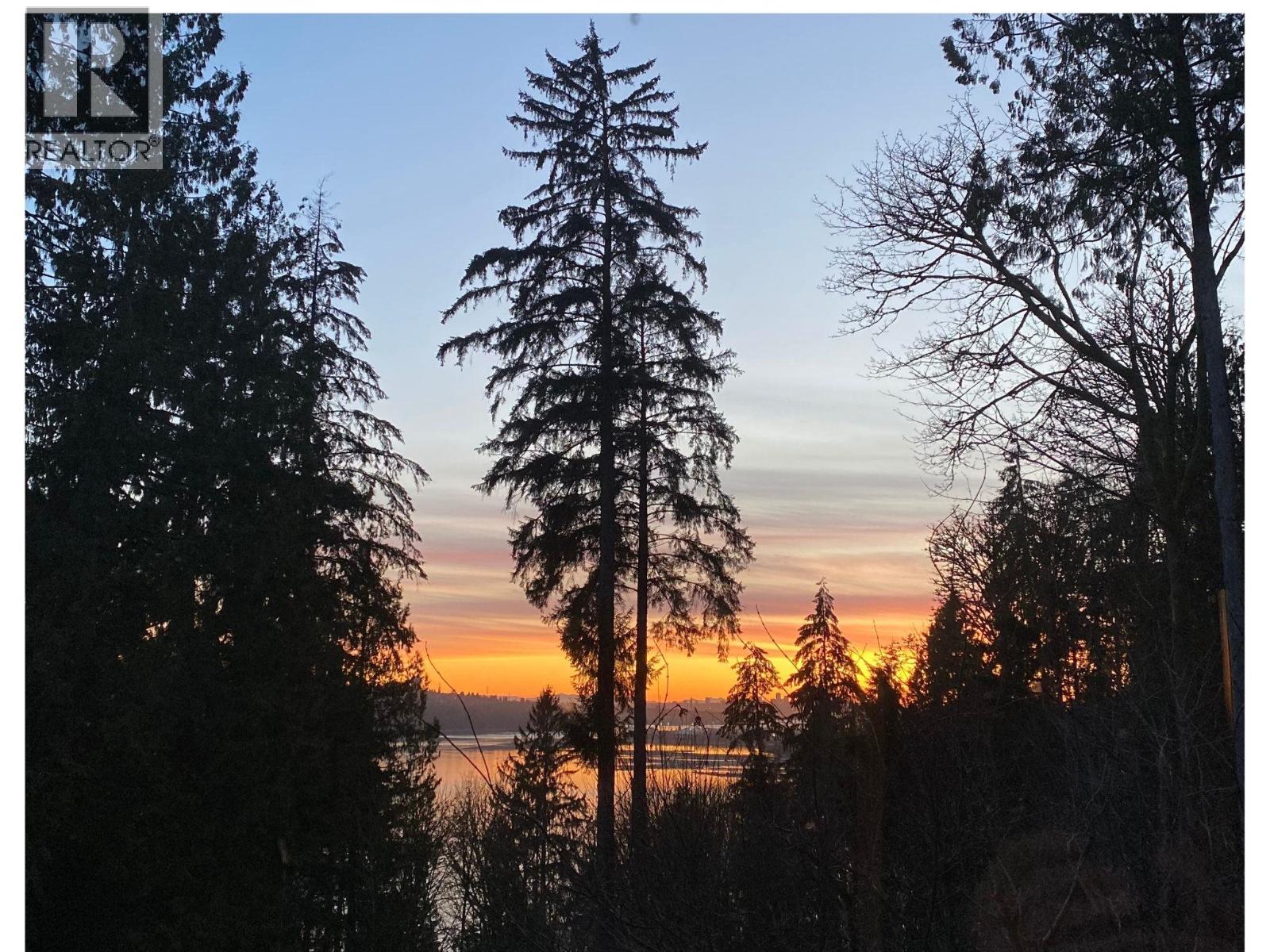 301 560 RAVEN WOODS DRIVE, North Vancouver