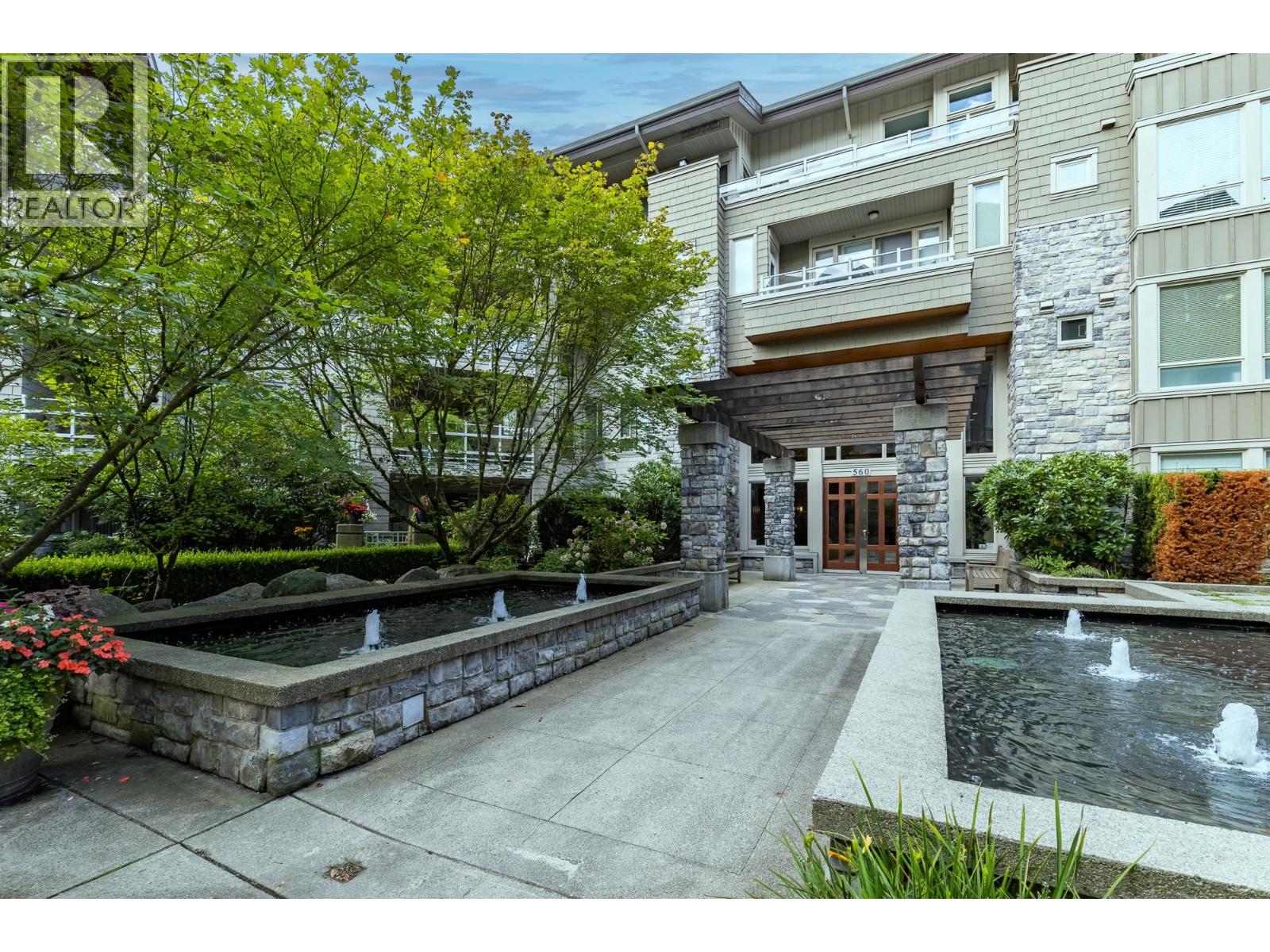 301 560 RAVEN WOODS DRIVE, North Vancouver