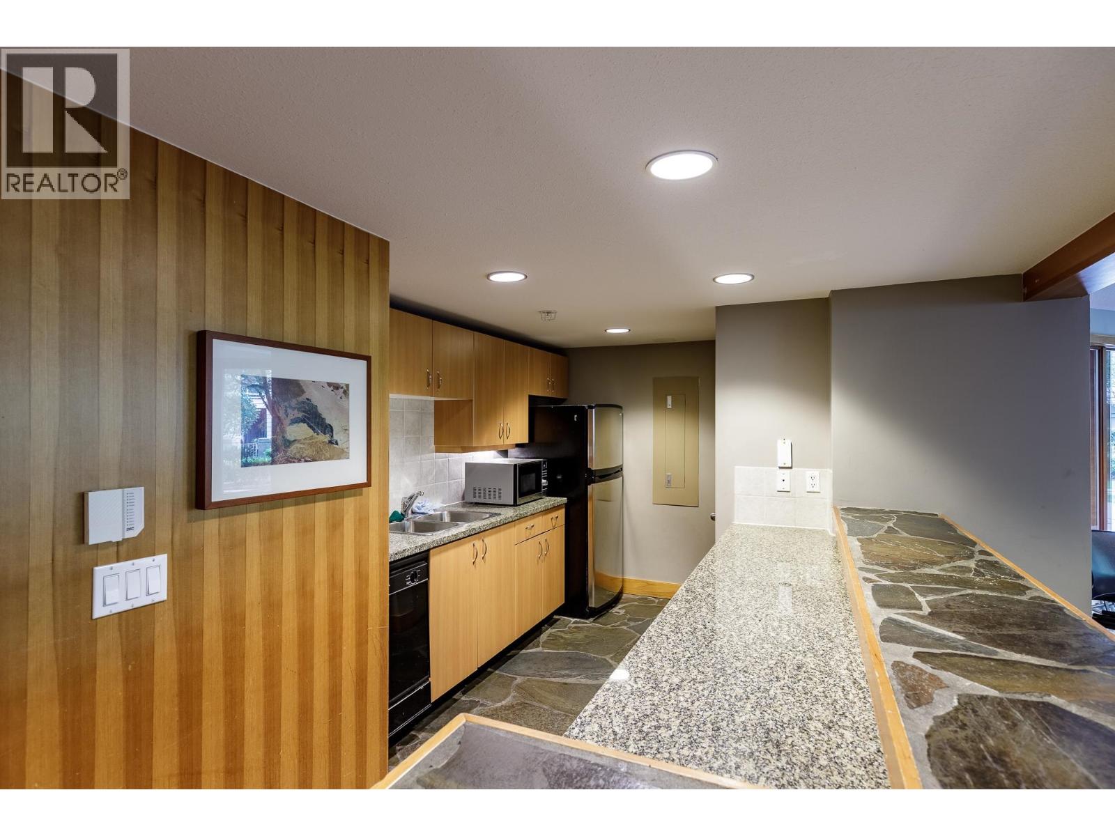 301 560 RAVEN WOODS DRIVE, North Vancouver