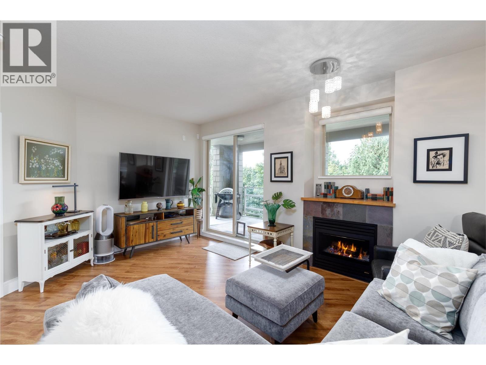 301 560 RAVEN WOODS DRIVE, North Vancouver