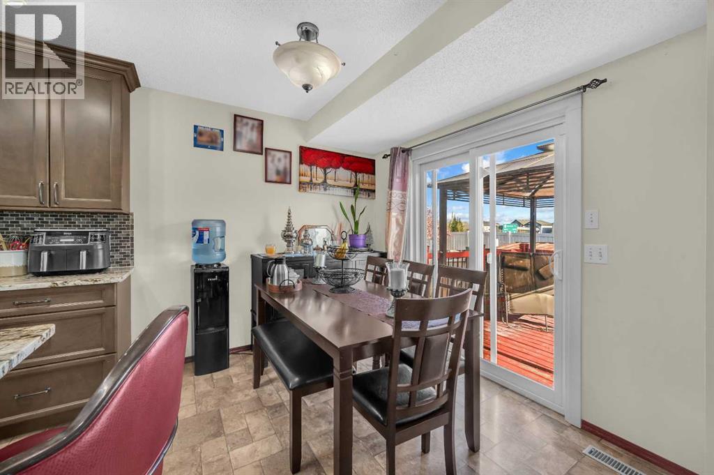 Single Family House for Sale in  Douglas Ridge Circle SE Douglasdale/Glen Calgary 