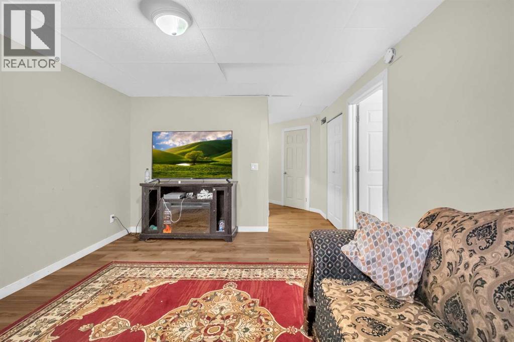 Single Family House for Sale in  Douglas Ridge Circle SE Douglasdale/Glen Calgary 