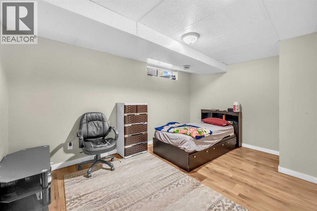 Single Family House for Sale in  Douglas Ridge Circle SE Douglasdale/Glen Calgary 