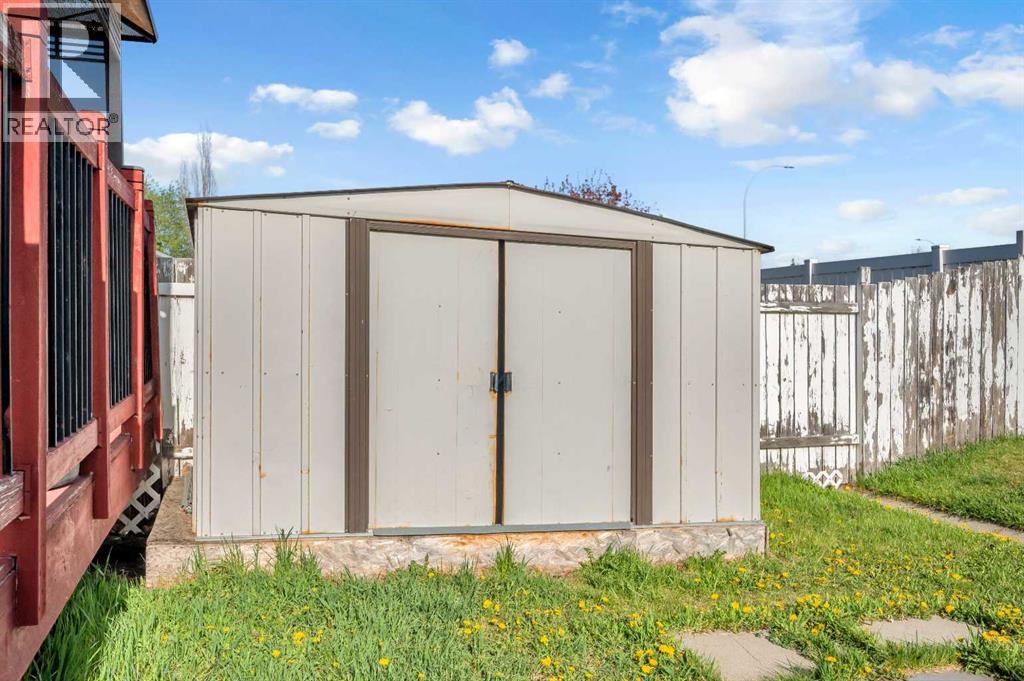 Single Family House for Sale in  Douglas Ridge Circle SE Douglasdale/Glen Calgary 