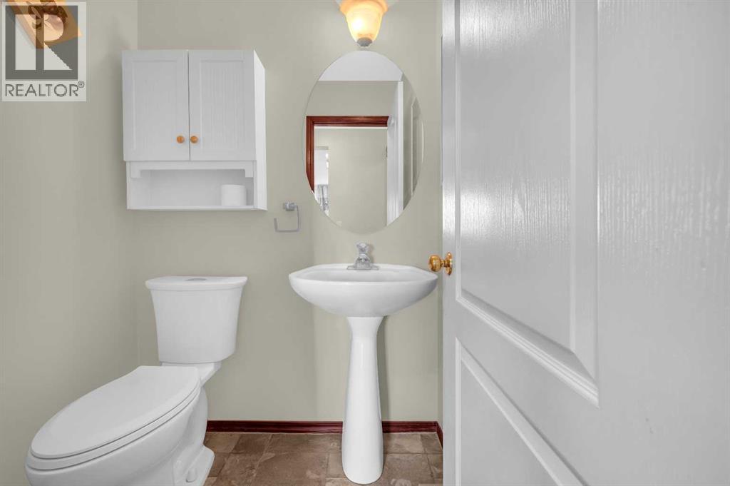 Single Family House for Sale in  Douglas Ridge Circle SE Douglasdale/Glen Calgary 