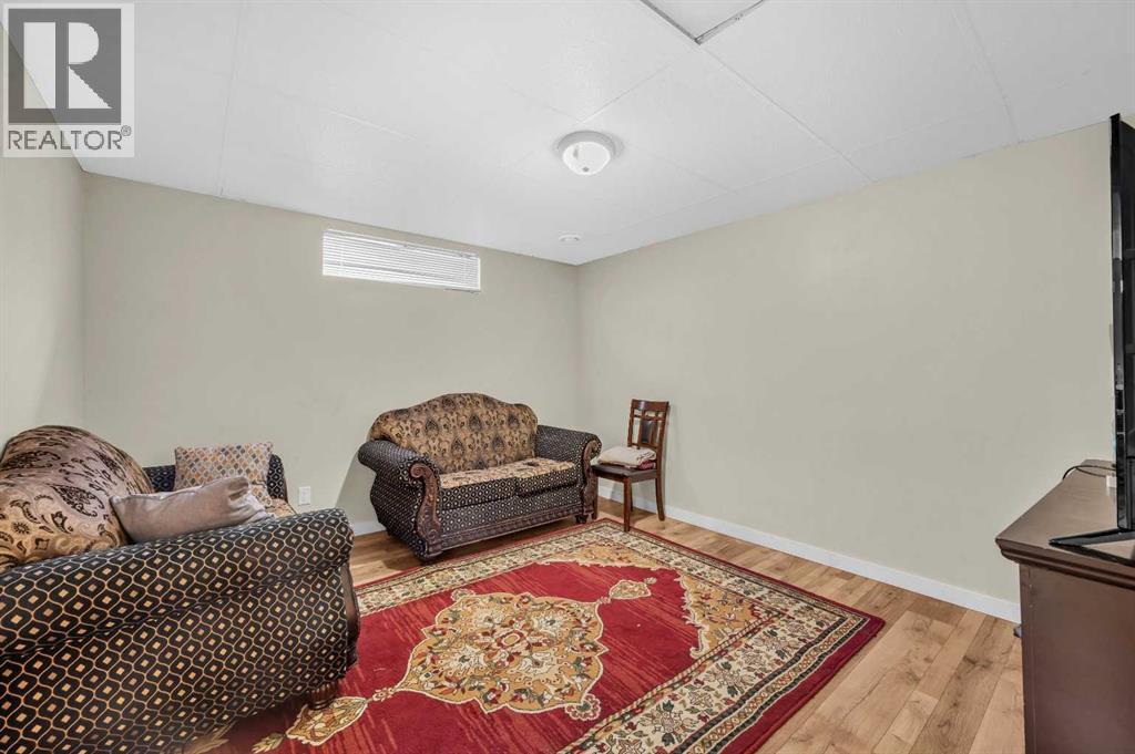 Single Family House for Sale in  Douglas Ridge Circle SE Douglasdale/Glen Calgary 