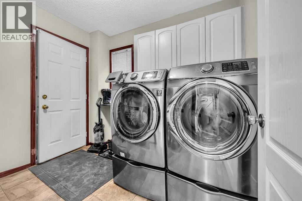 Single Family House for Sale in  Douglas Ridge Circle SE Douglasdale/Glen Calgary 