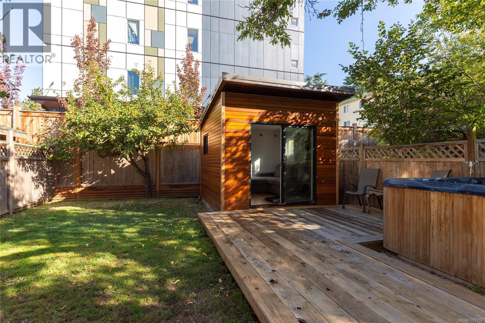 948 Mason St, Victoria