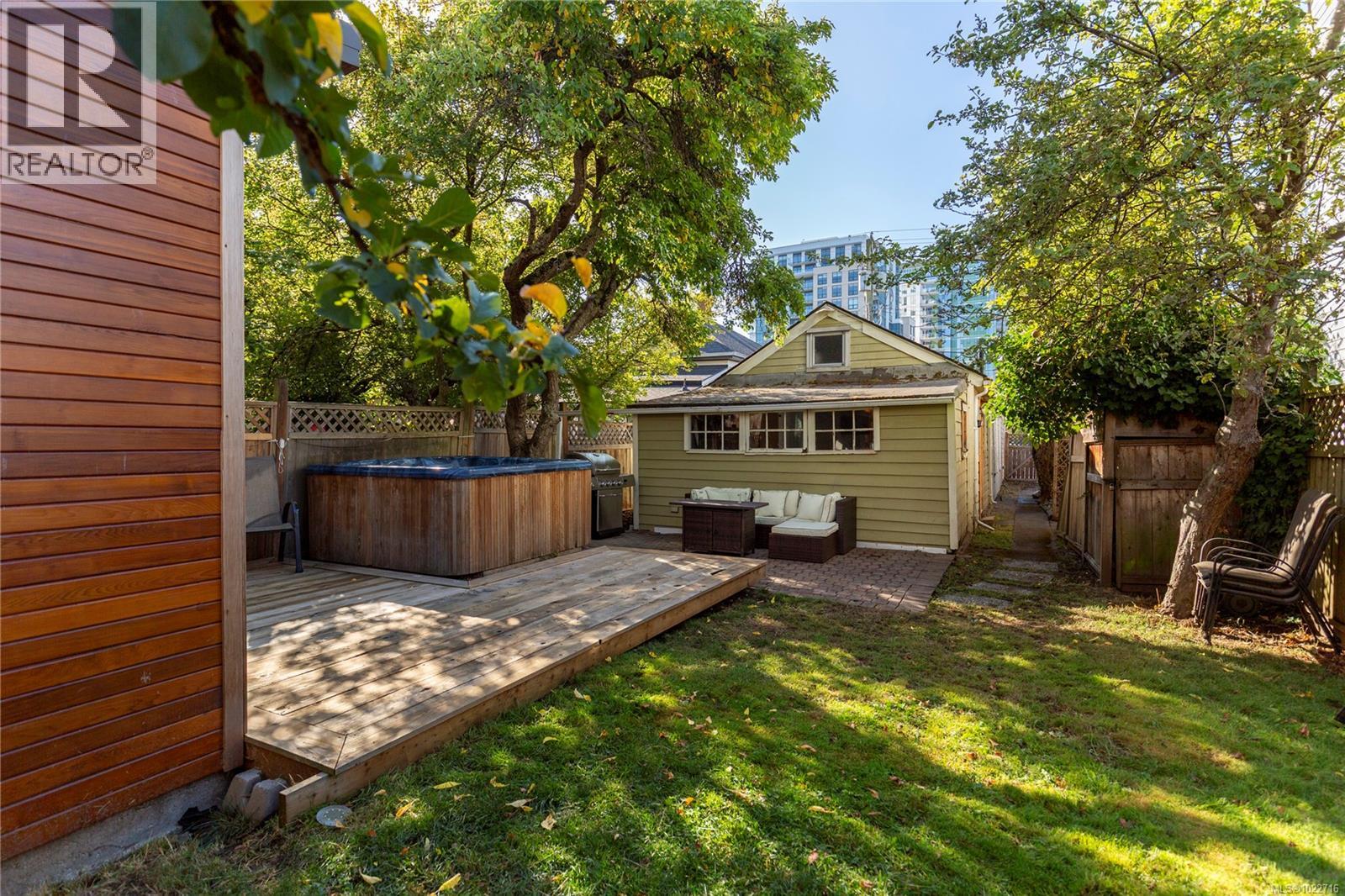 948 Mason St, Victoria