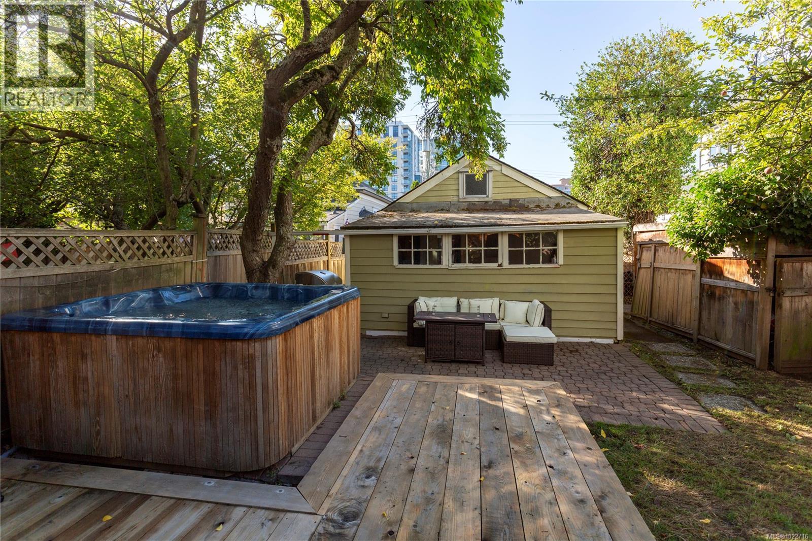 948 Mason St, Victoria