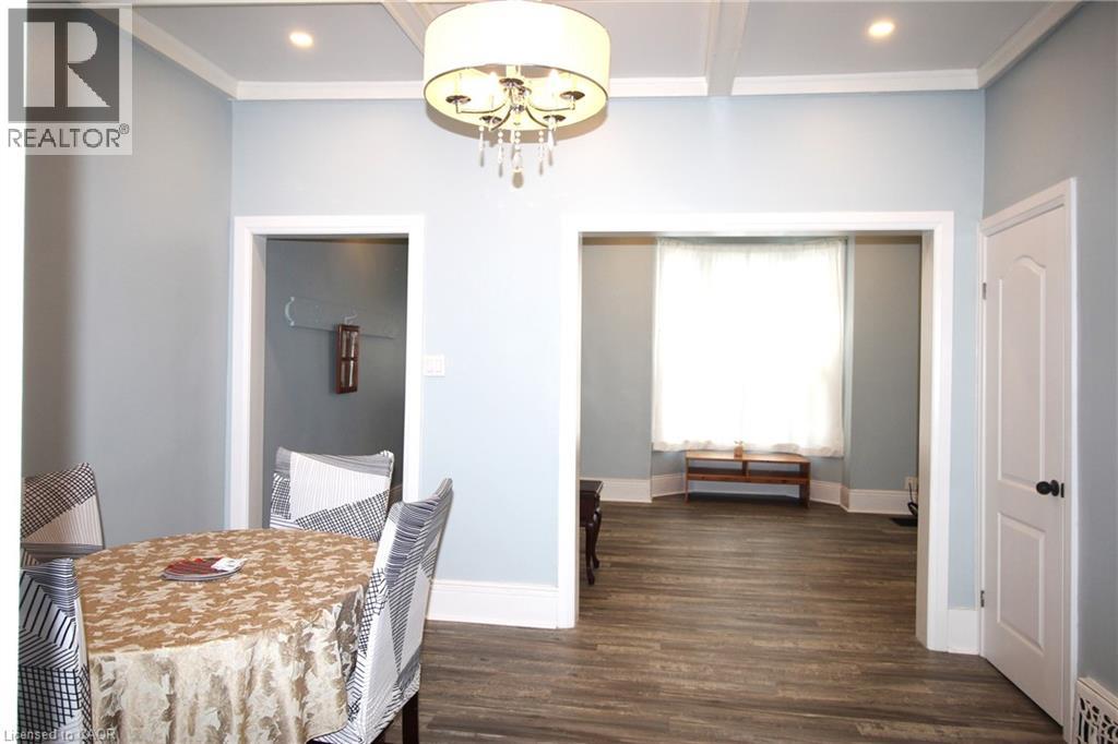 19 EMERALD STREET N - 3