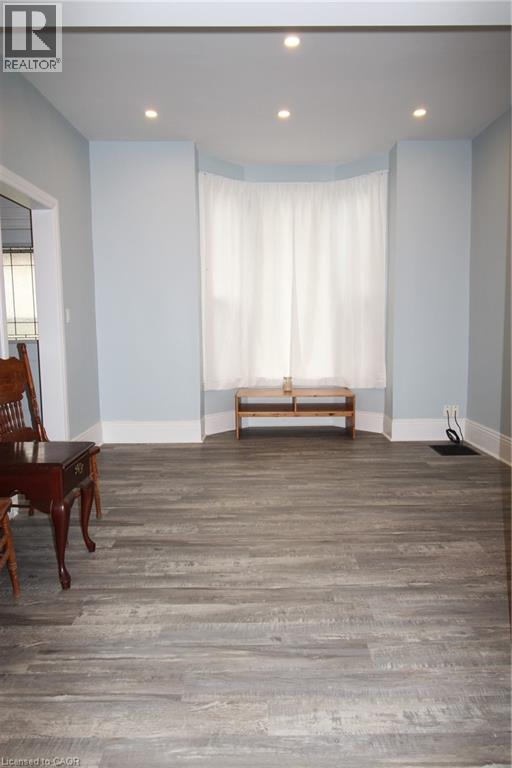 19 EMERALD STREET N - 8