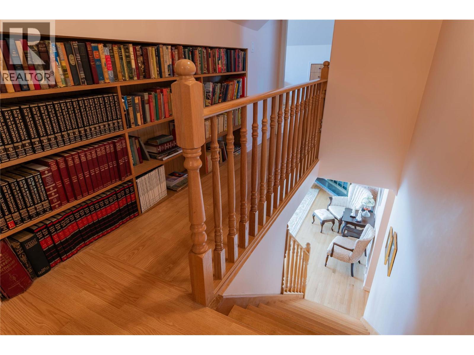 945 Thackeray Street, Warfield