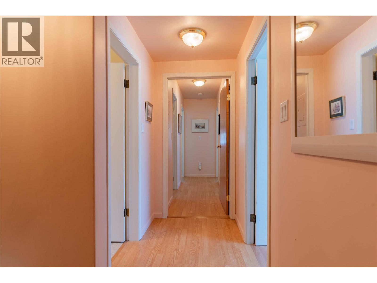 945 Thackeray Street, Warfield