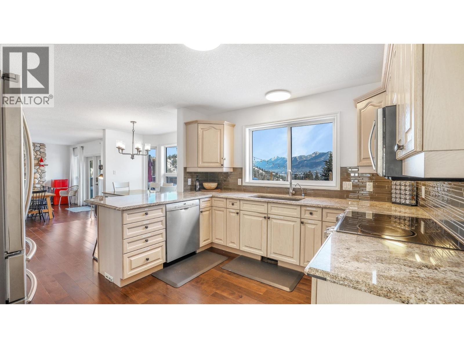 945 Westridge Way, Invermere