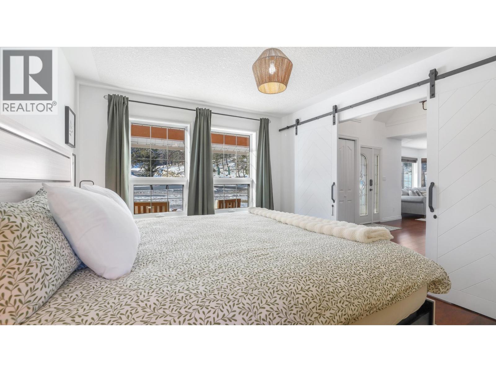 945 Westridge Way, Invermere