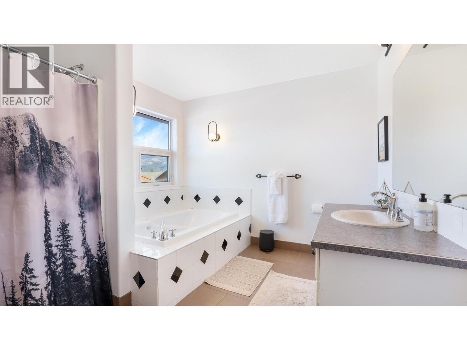 945 Westridge Way, Invermere