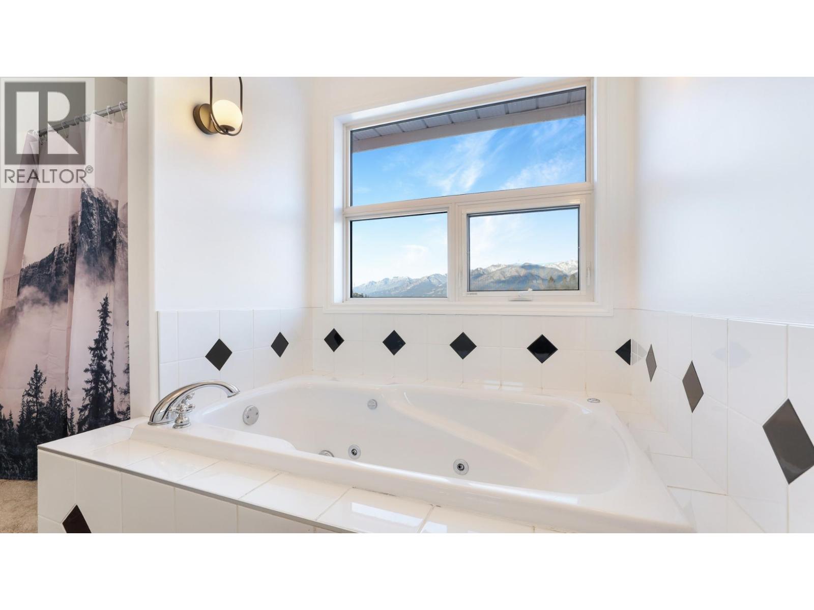 945 Westridge Way, Invermere