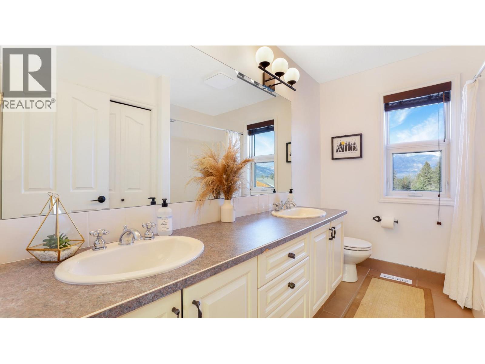 945 Westridge Way, Invermere