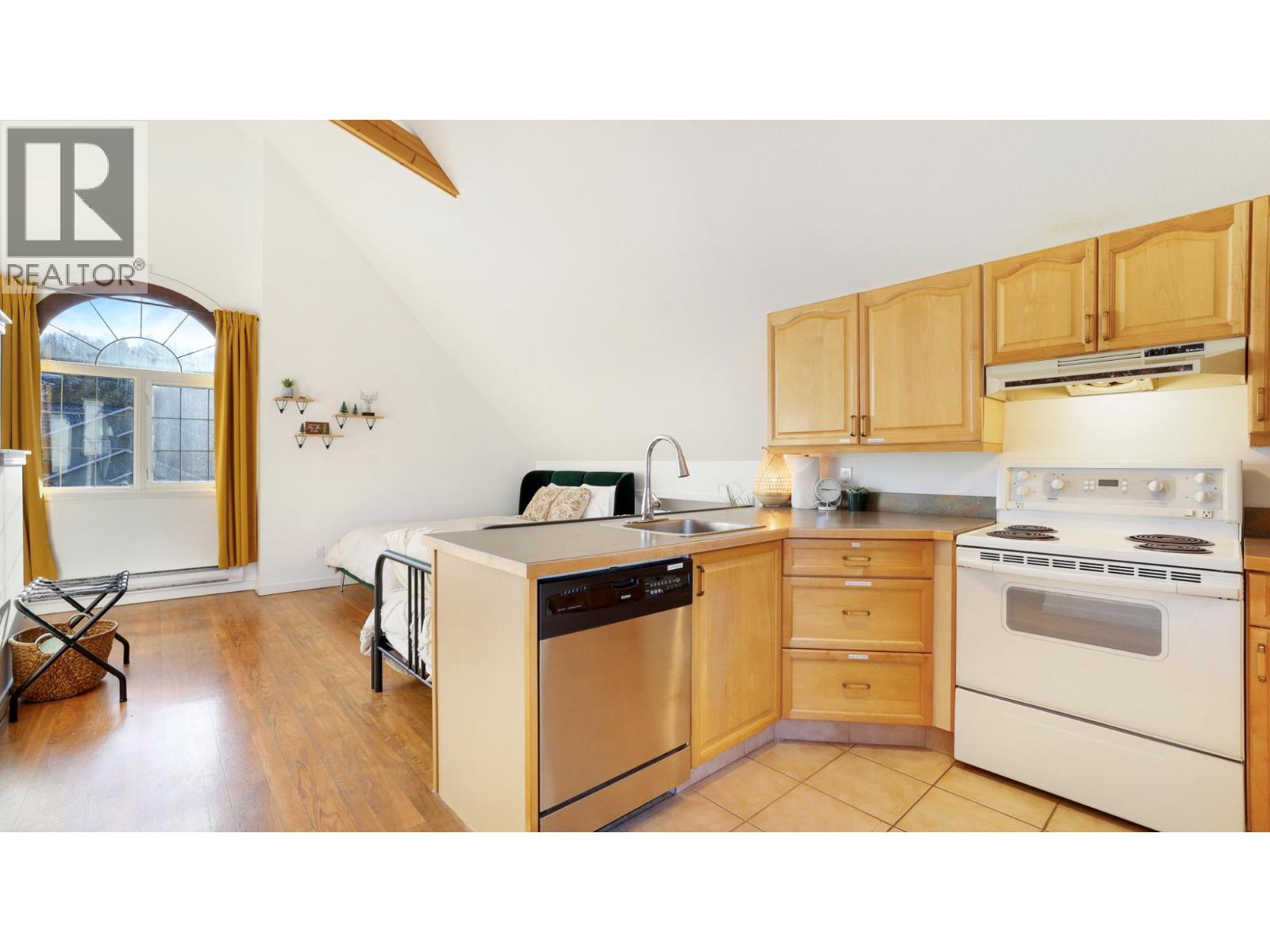 945 Westridge Way, Invermere